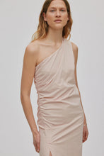 Laden Sie das Bild in den Galerie-Viewer, ARYANA One shoulder long dress, Powder
