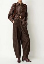 Load image into Gallery viewer, BOOKLYN Shirt, Mokalatte
