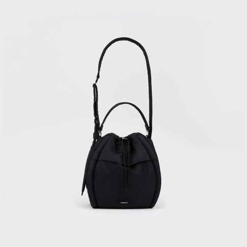 CURVE Bucket Bag, Black