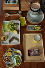 Laden Sie das Bild in den Galerie-Viewer, 70s ceramics cake tray, tide
