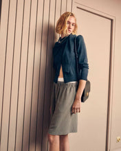 Laden Sie das Bild in den Galerie-Viewer, CATALANY Bermuda, Whiblack
