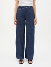 Laden Sie das Bild in den Galerie-Viewer, Christel Jeans aus Denim, Mittelblau
