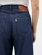 Laden Sie das Bild in den Galerie-Viewer, Christel Jeans aus Denim, Mittelblau
