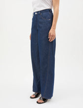 Laden Sie das Bild in den Galerie-Viewer, Christel Jeans aus Denim, Mittelblau
