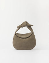 Laden Sie das Bild in den Galerie-Viewer, Coco Croissant, Clay Suede
