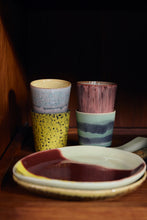 Laden Sie das Bild in den Galerie-Viewer, 70s ceramics coffee mugs, artistic, set of 4
