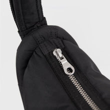 Load image into Gallery viewer, CURVE Crossbody S, Black
