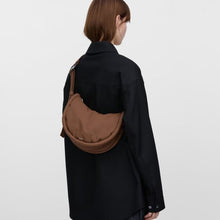 Load image into Gallery viewer, CURVE Crossbody S, Dark taupe
