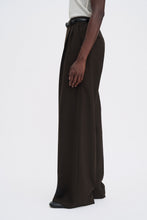 Laden Sie das Bild in den Galerie-Viewer, Darcey Wool Trousers, Dark Chocolate

