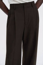 Laden Sie das Bild in den Galerie-Viewer, Darcey Wool Trousers, Dark Chocolate
