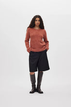 Laden Sie das Bild in den Galerie-Viewer, DINEA Fluffy knit open back sweater, Redwood

