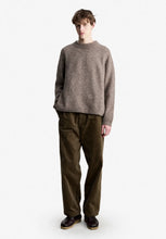 Load image into Gallery viewer, Dylan loose-fit sweater, Taupe
