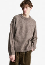 Load image into Gallery viewer, Dylan loose-fit sweater, Taupe
