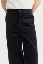 Laden Sie das Bild in den Galerie-Viewer, Hector Corduroy Trousers, Dark Navy
