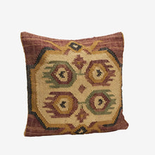 Laden Sie das Bild in den Galerie-Viewer, Handwoven jute cushion cover
