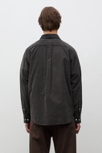Laden Sie das Bild in den Galerie-Viewer, Kongshoved Relaxed Micro Cord Shirt, Beluga
