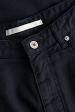 Load image into Gallery viewer, Korshavn Relaxed 5 Pocket Heavy Twill Short, Dark Navy
