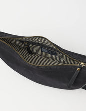 Laden Sie das Bild in den Galerie-Viewer, Leo Midi Crossbody Strap, Black Suede
