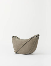 Laden Sie das Bild in den Galerie-Viewer, Leo Midi Crossbody Strap, Clay Suede
