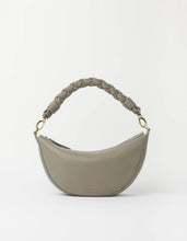 Laden Sie das Bild in den Galerie-Viewer, Leo Midi Twisted Handle, Clay Soft Grain Leather
