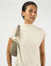 Laden Sie das Bild in den Galerie-Viewer, Leo Midi Twisted Handle, Clay Soft Grain Leather
