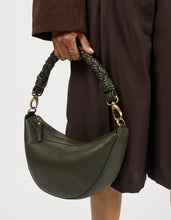 Laden Sie das Bild in den Galerie-Viewer, Leo Midi Twisted Handle, Moss Soft Grain Leather
