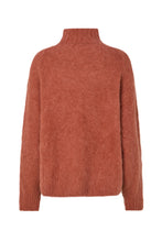 Laden Sie das Bild in den Galerie-Viewer, MABEKA Fluffy knit funnel-neck, Redwood
