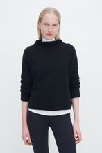 Laden Sie das Bild in den Galerie-Viewer, Mika Yak Funnelneck Sweater, Black
