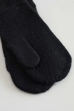 Load image into Gallery viewer, Cashmere mittens, Black
