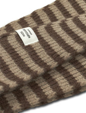 Laden Sie das Bild in den Galerie-Viewer, One Wool Momo Stripe scarf, Demitasse/Roasted Cashew
