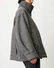 Laden Sie das Bild in den Galerie-Viewer, NARIWA Coat, Shelby
