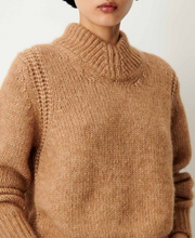 Laden Sie das Bild in den Galerie-Viewer, PALAPS V-Neck Pullover, Badiane

