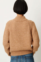 Laden Sie das Bild in den Galerie-Viewer, PALAPS V-Neck Pullover, Badiane
