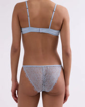 Laden Sie das Bild in den Galerie-Viewer, WILD ROSE lace briefs, Light Blue
