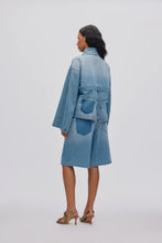 Laden Sie das Bild in den Galerie-Viewer, Raha weite Shorts aus hellblauem Denim, helle Waschung
