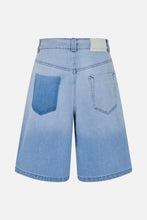 Laden Sie das Bild in den Galerie-Viewer, Raha weite Shorts aus hellblauem Denim, helle Waschung
