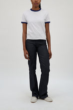 Laden Sie das Bild in den Galerie-Viewer, RAYA T-Shirt, Chalk
