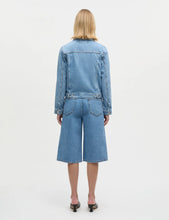 Laden Sie das Bild in den Galerie-Viewer, Robyn Jeans-Shorts, Blue Vintage
