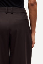 Load image into Gallery viewer, Saagneta trousers 1490 Black Coffee
