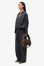 Laden Sie das Bild in den Galerie-Viewer, Sadaphne shirt 16248, Black Mel.
