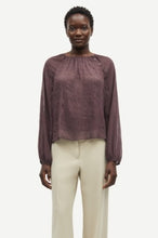 Load image into Gallery viewer, Savira blouse 15539 Raisin
