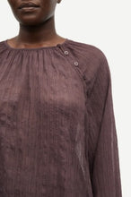 Load image into Gallery viewer, Savira blouse 15539 Raisin
