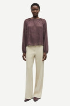 Load image into Gallery viewer, Savira blouse 15539 Raisin
