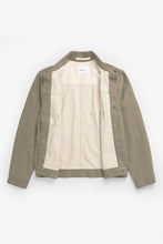 Laden Sie das Bild in den Galerie-Viewer, Storadal Resist Dyed Twill Type II Jacke, Vetiver
