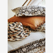 Load image into Gallery viewer, Striped cushion cover w/ fringes
