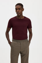 Laden Sie das Bild in den Galerie-Viewer, Stretch Cotton Tee, Dark Burgundy
