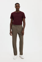 Laden Sie das Bild in den Galerie-Viewer, Stretch Cotton Tee, Dark Burgundy
