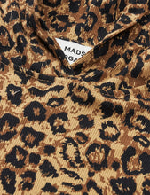 Load image into Gallery viewer, Tilla Hood AOP, Leopard/Black
