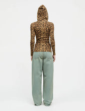 Load image into Gallery viewer, Tilla Hood AOP, Leopard/Black
