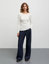 Load image into Gallery viewer, Pointella Troja Longsleeve, Vanilla Ice
